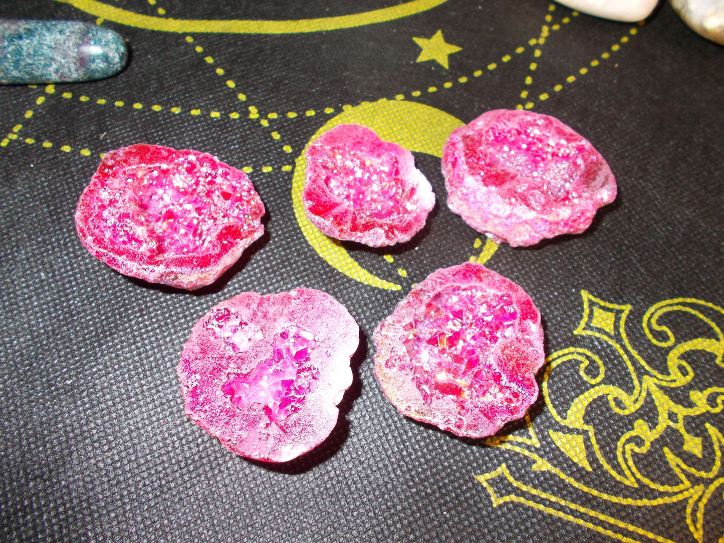 Aura quartz mini geodes (20)