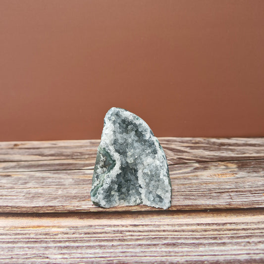 Quartz cutbase free standing geode C