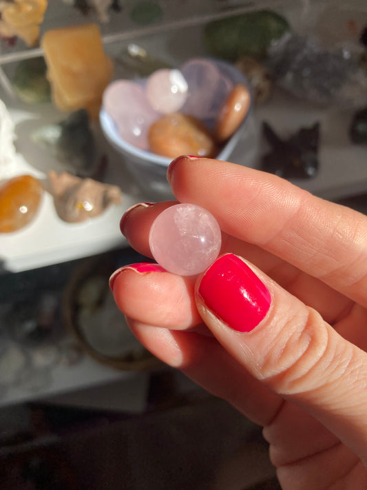 Mini rose quartz sphere