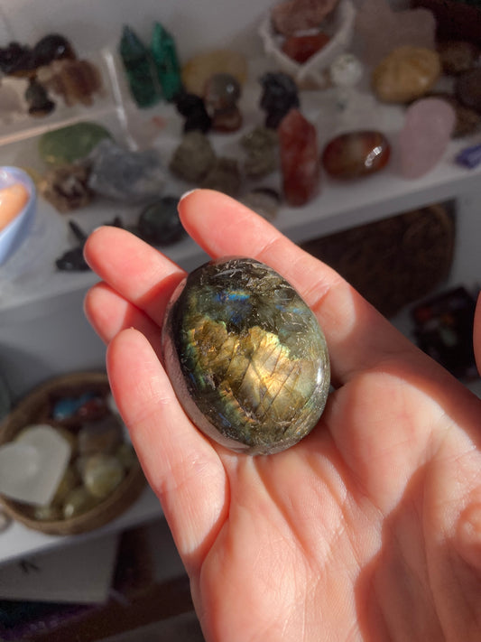 Labradorite palm stone