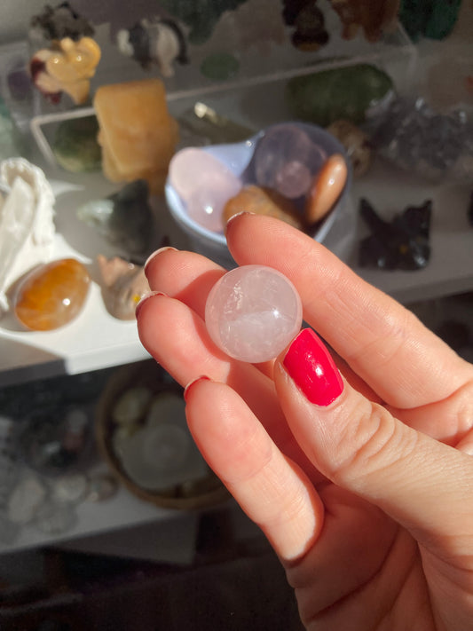 Mini rose quartz sphere