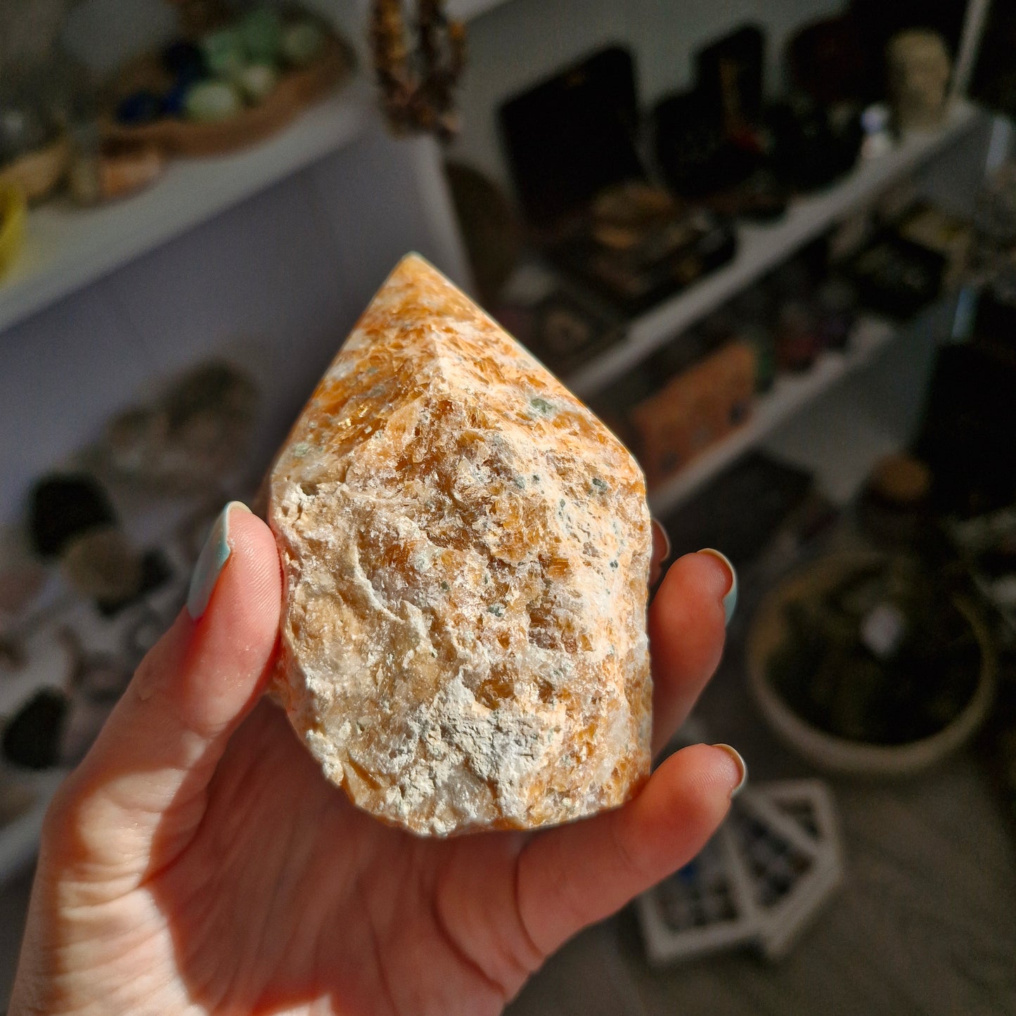 Orchid calcite generator cut base point