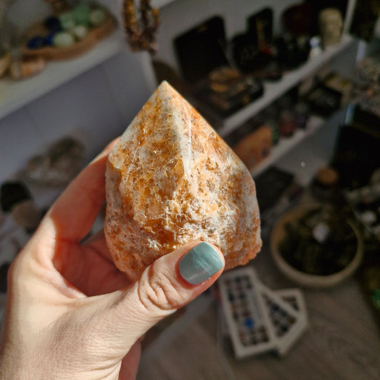 Orchid calcite generator cut base point