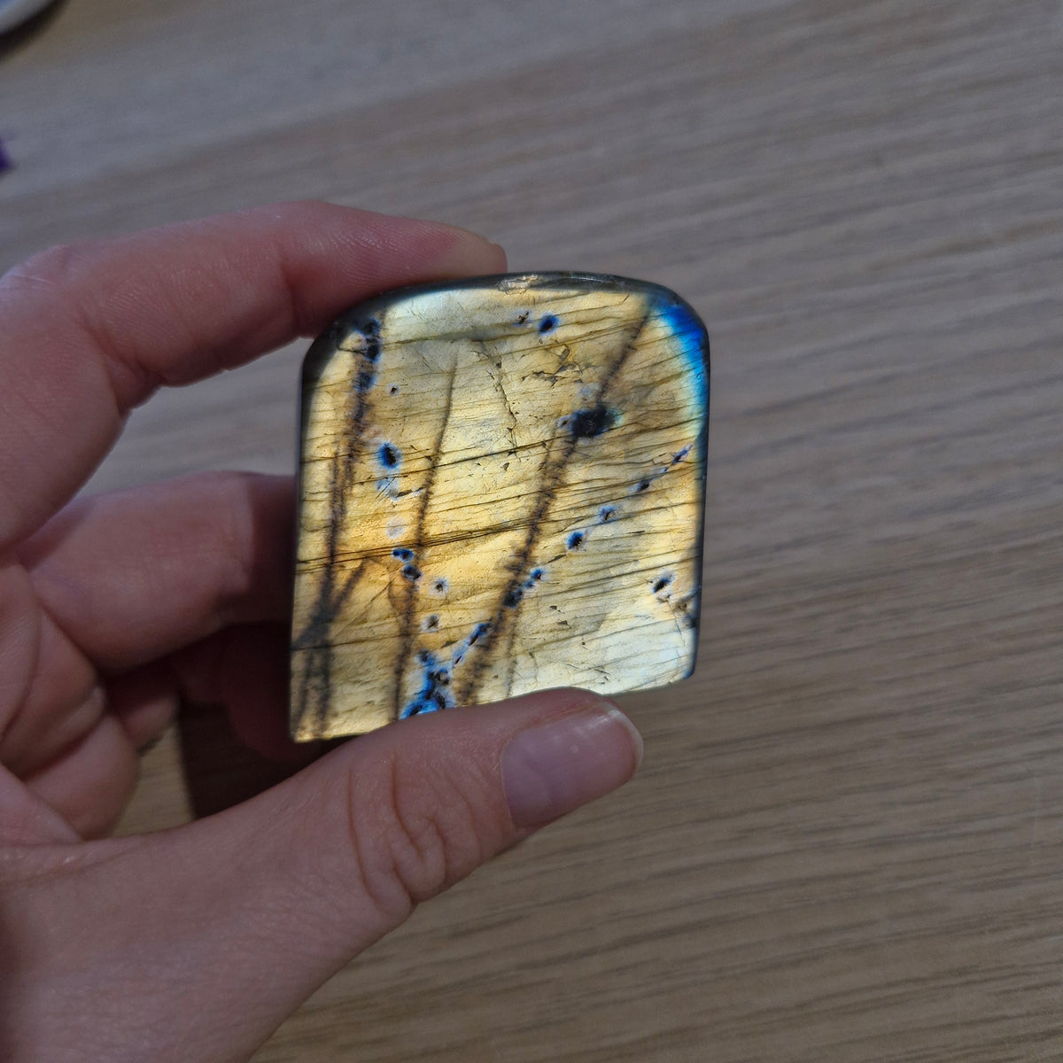 Labradorite freeform Yellow/Blue Flash - 69g 4.6cm tall