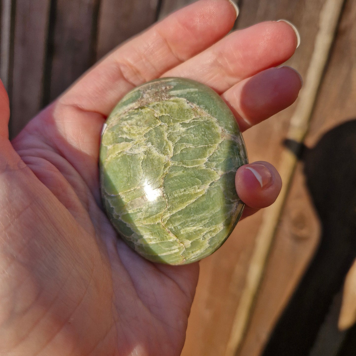 Tremolite palm stone